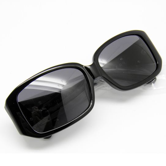 "Prada" akiniai - puikios kokybės ir stilingas dizainas