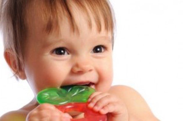 Kiek mėnesių kūdikio dantis turi dantų?