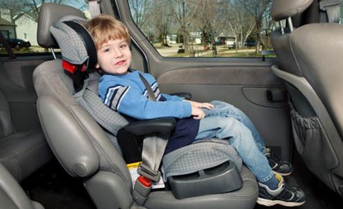 Ar galima transliuoti vaikus be vaikų sėdynių į automobilį?