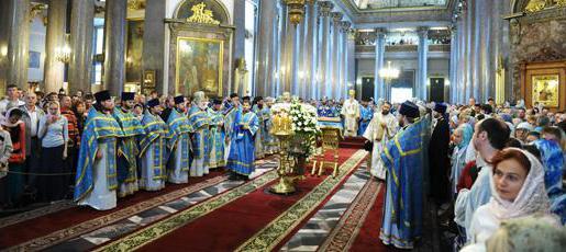 malda prieš Kazanės Dievo Motinos ikoną