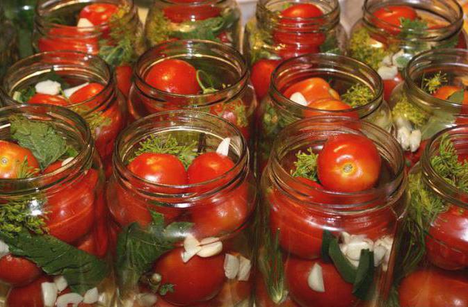 Pasiruošimas žiemos pomidorams paslaptingoje marinade
