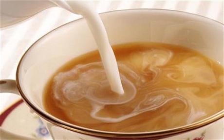 Kaip naudinga arbata su pienu