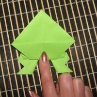 Origami pamokos: kaip padaryti, kad varlė iš popieriaus