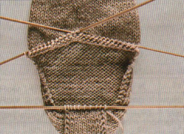 kaip megzti pirštų dangtelį su mezgimo adatų 