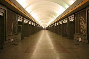 Stotis "Dybenko" yra metro stotis, kuri verta aplankyti Sankt Peterburge