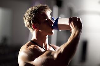 Kaip gauti išrūgų baltymų įdarbinti raumenų
